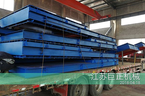 擋板門現(xiàn)場(chǎng)發(fā)貨裝車，待發(fā)往河北